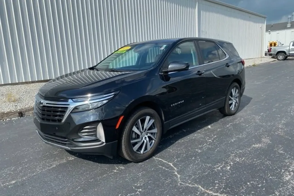 2023 Chevrolet Equinox LT photo 1