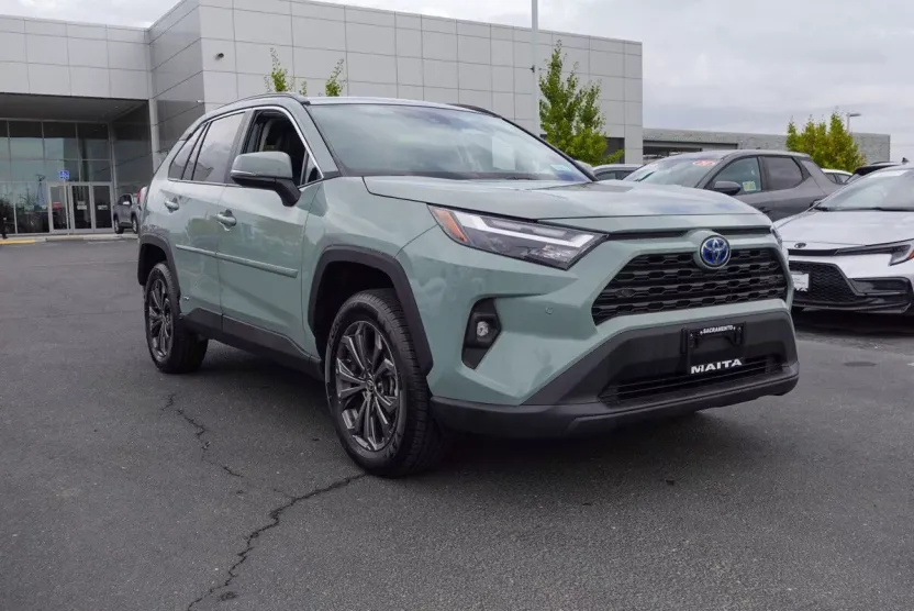 2022 Toyota RAV4 Hybrid XLE Premium photo 1