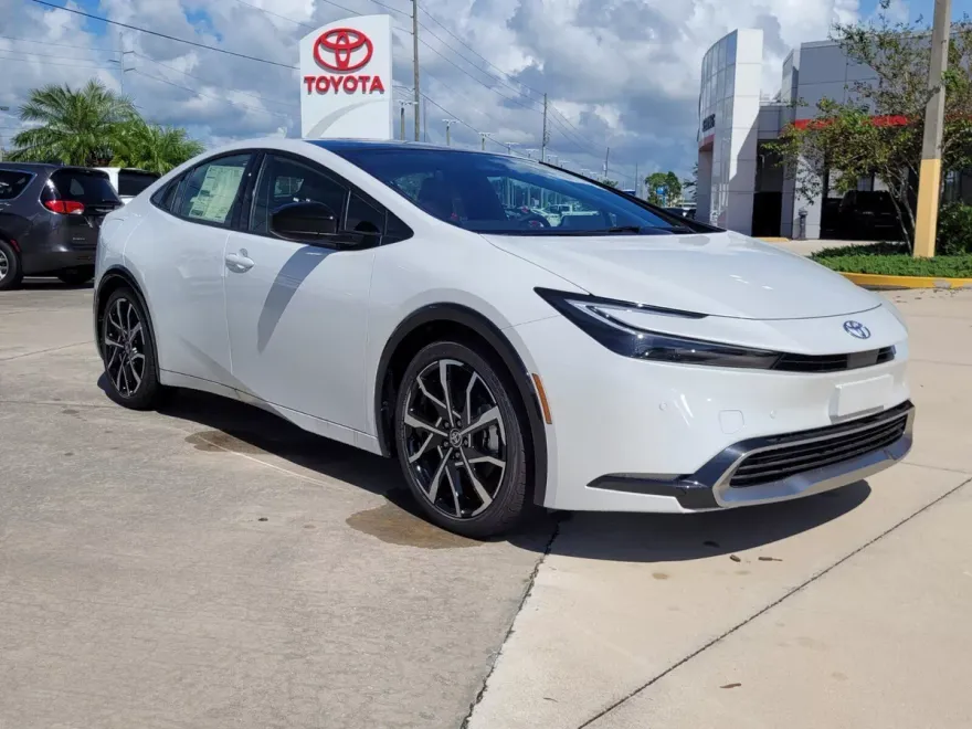 2024 Toyota Prius Prime XSE photo 1