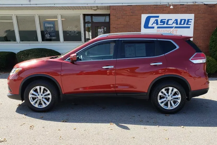 2016 Nissan Rogue SV photo 1