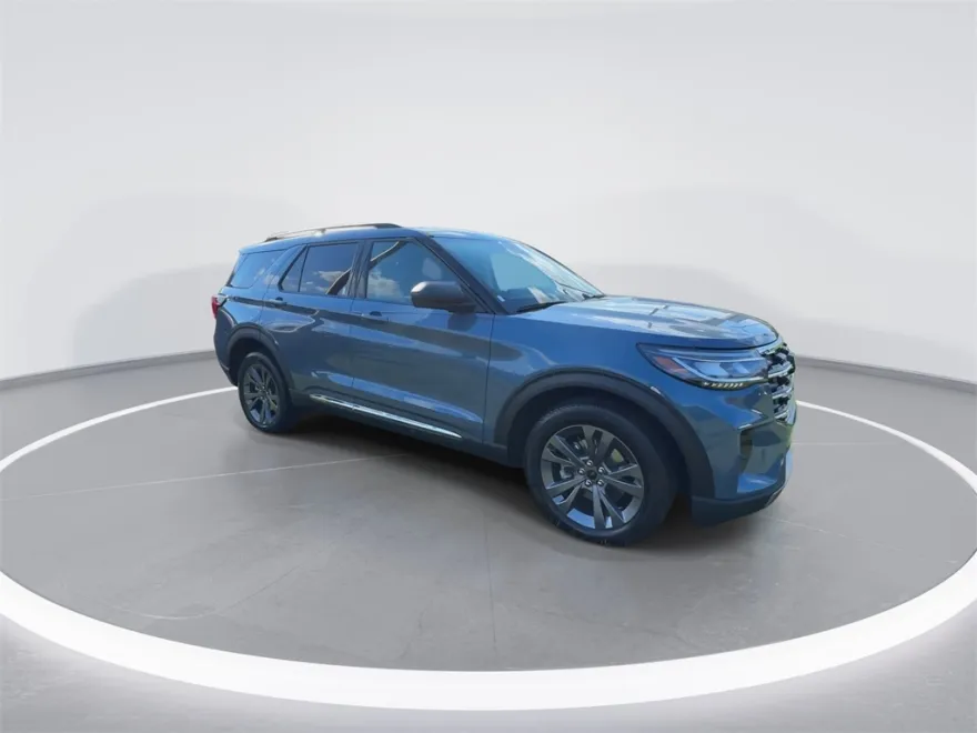 2025 Ford Explorer photo 1