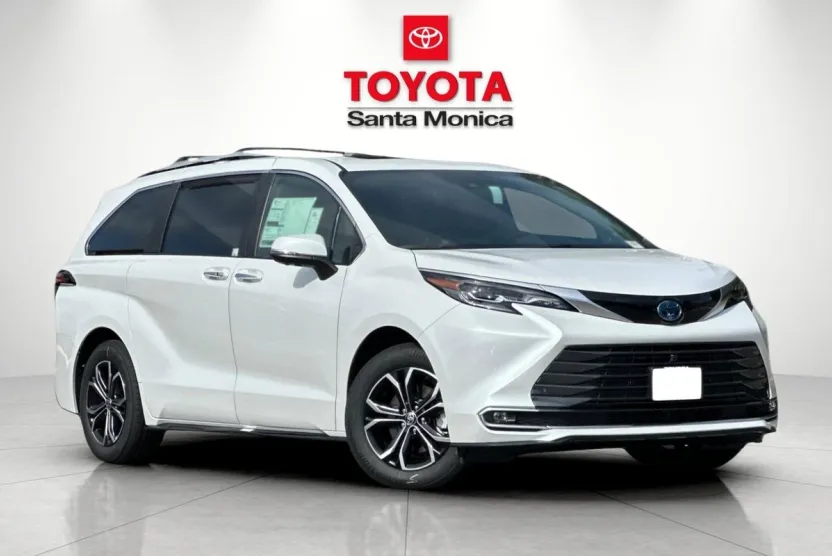 2025 Toyota Sienna Platinum photo 1