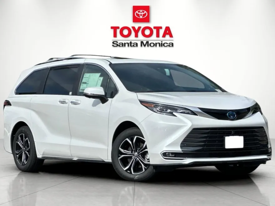 2025 Toyota Sienna Platinum photo 1