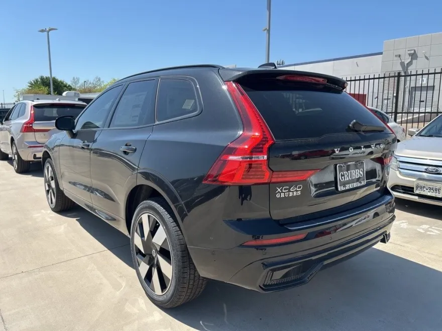 2025 Volvo XC60 T8 Plus photo 1