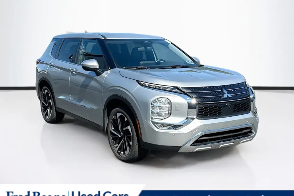 2022 Mitsubishi Outlander SE photo 1