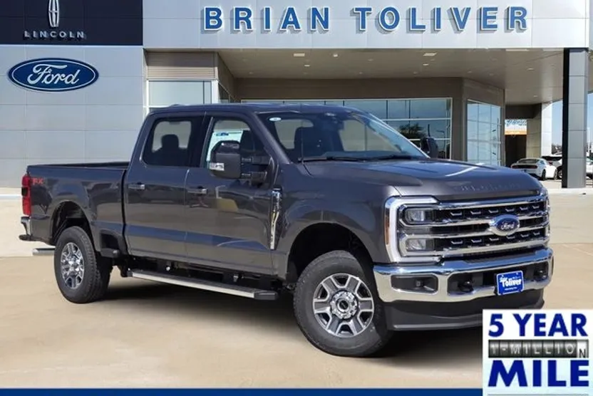 2026 Ford F-250 Lariat photo 1