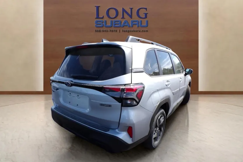 2025 Subaru Forester Premium photo 1