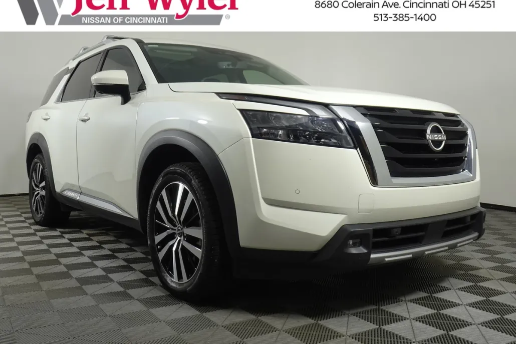 2023 Nissan Pathfinder Platinum photo 1