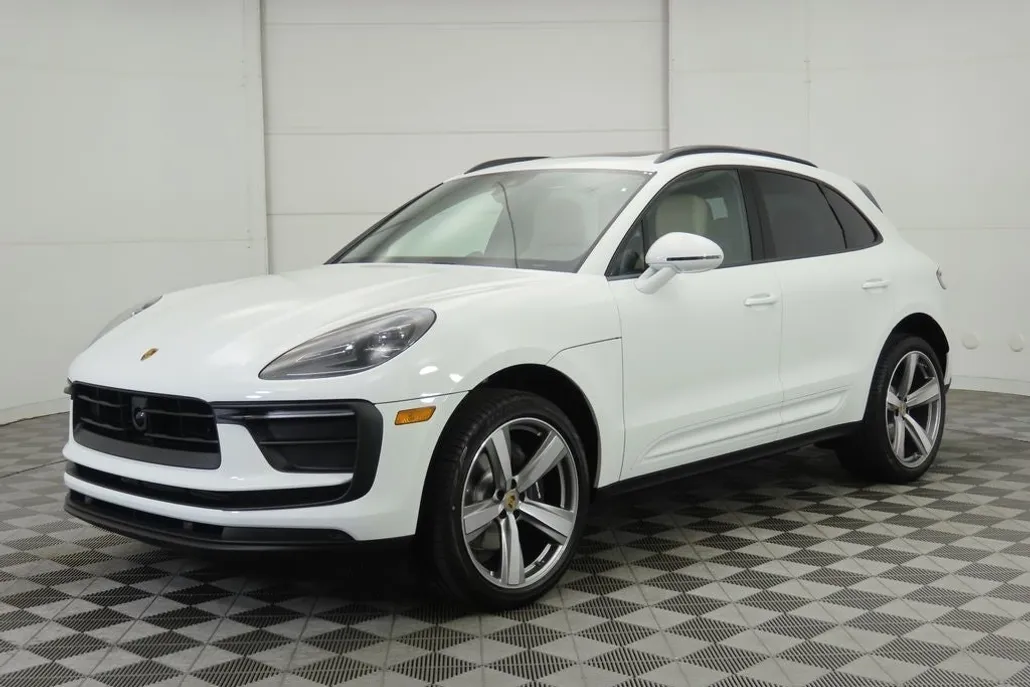 2025 Porsche Macan Base photo 1
