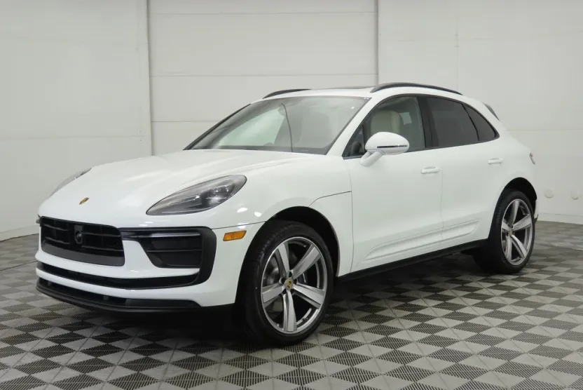 2025 Porsche Macan Base photo 1