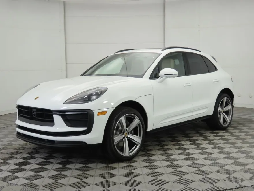 2025 Porsche Macan Base photo 1