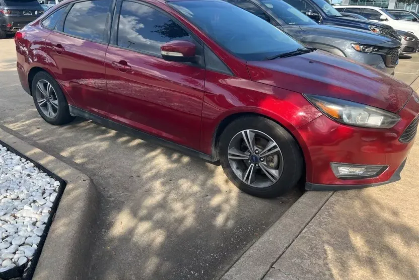 2017 Ford Focus SE photo 1