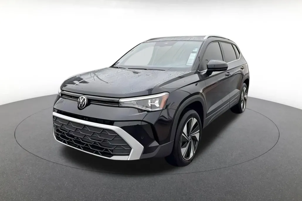 2025 Volkswagen Taos SE photo 1