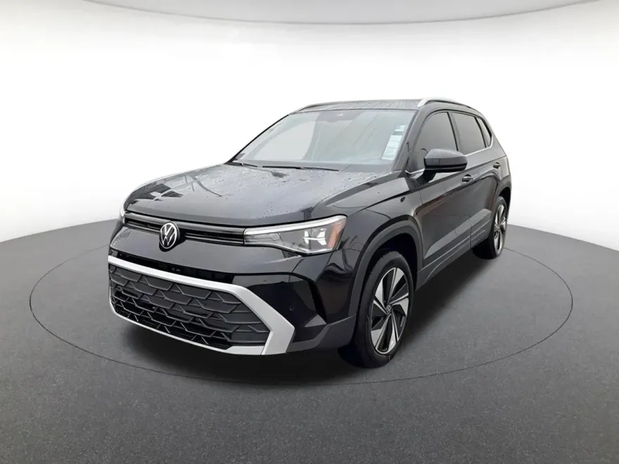 2025 Volkswagen Taos SE photo 1