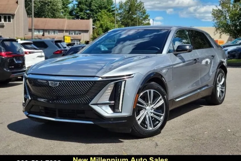 2024 Cadillac Lyriq Luxury photo 1