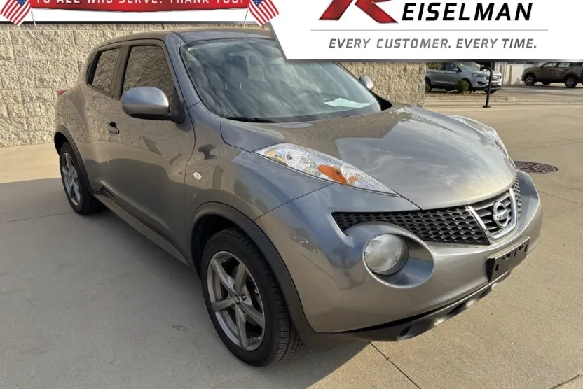 2011 Nissan Juke SV photo 1