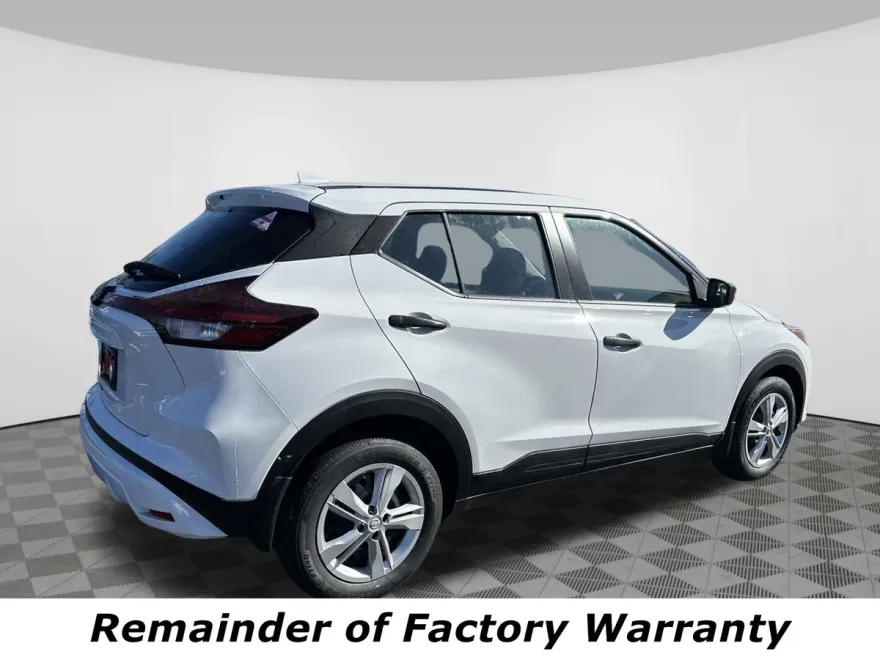 2025 Nissan Kicks Play S photo 1