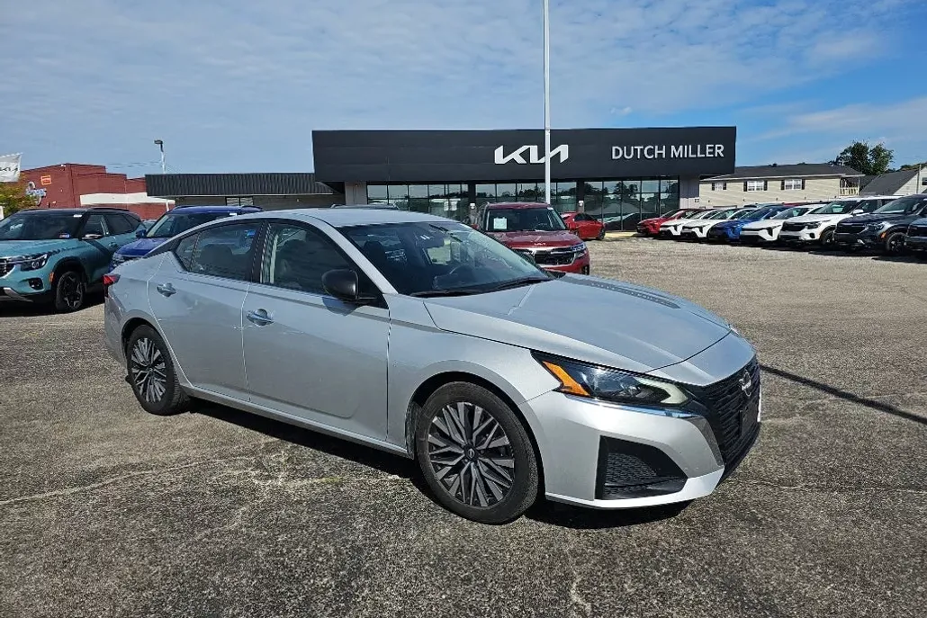 2024 Nissan Altima 2.5 SV photo 1