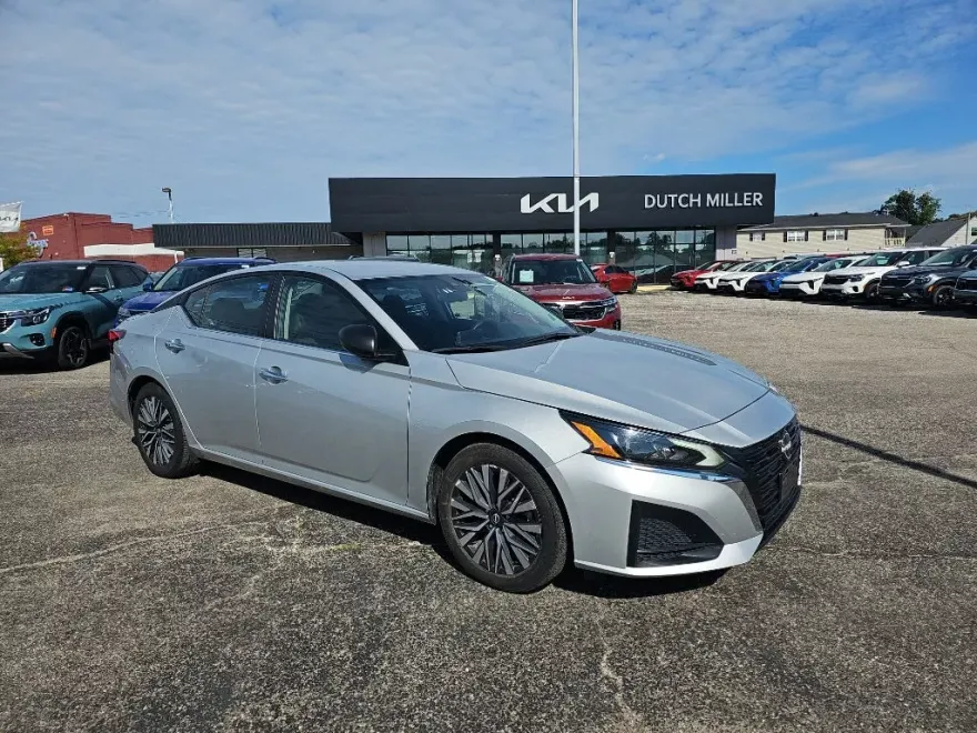 2024 Nissan Altima 2.5 SV photo 1