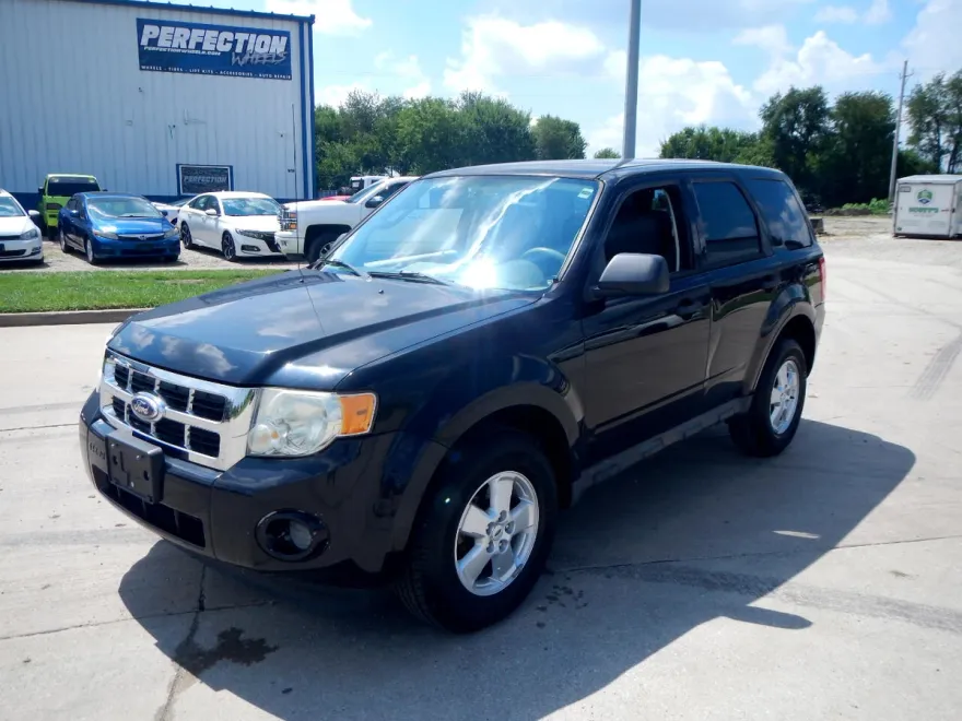 2010 Ford Escape XLS photo 1