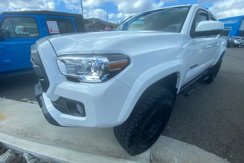 2023 Toyota Tacoma SR V6 photo 1