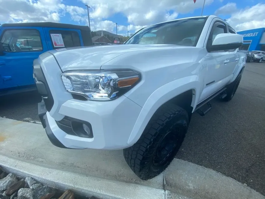 2023 Toyota Tacoma SR V6 photo 1