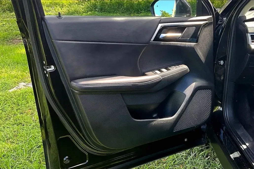 2023 Mitsubishi Outlander SE photo 1