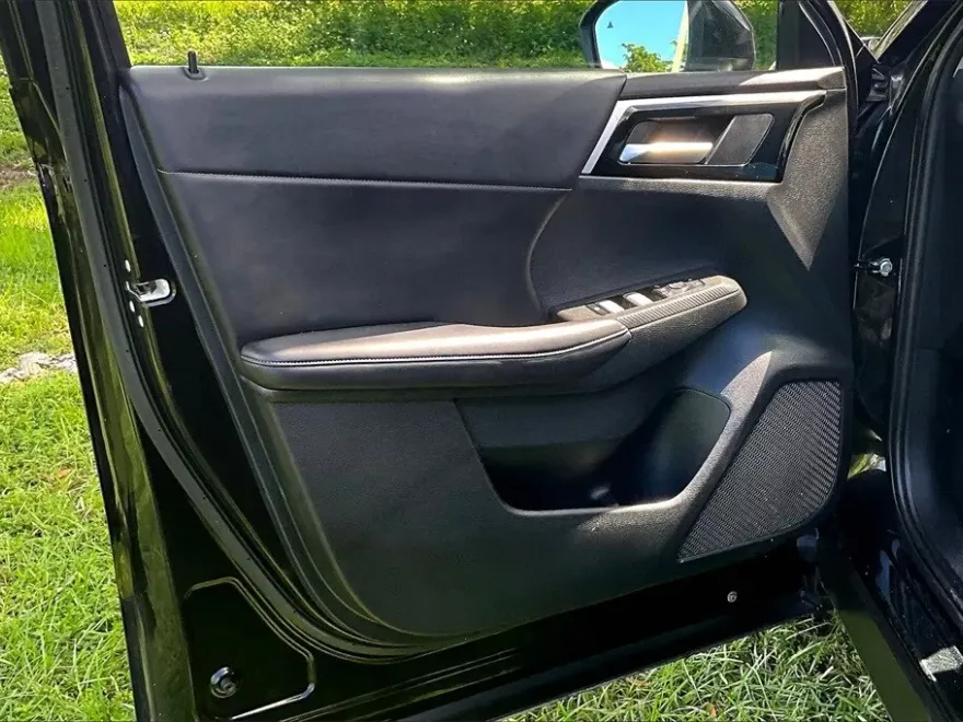 2023 Mitsubishi Outlander SE photo 1