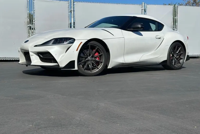 2025 Toyota Supra 3.0 Premium photo 1