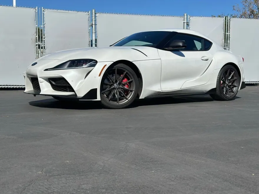 2025 Toyota Supra 3.0 Premium photo 1