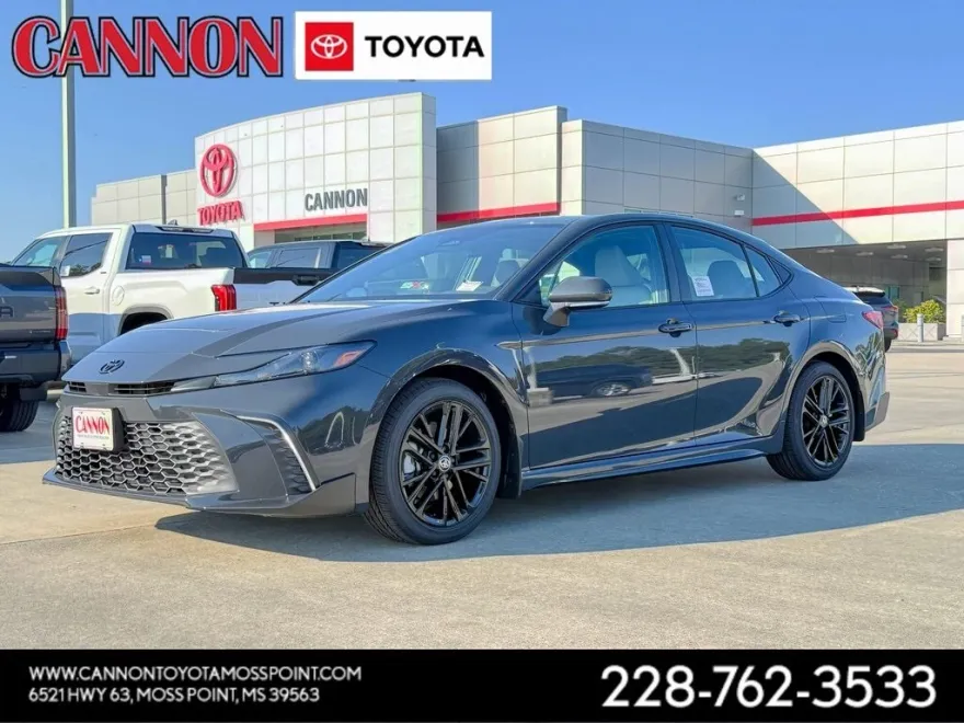 2025 Toyota Camry SE photo 1