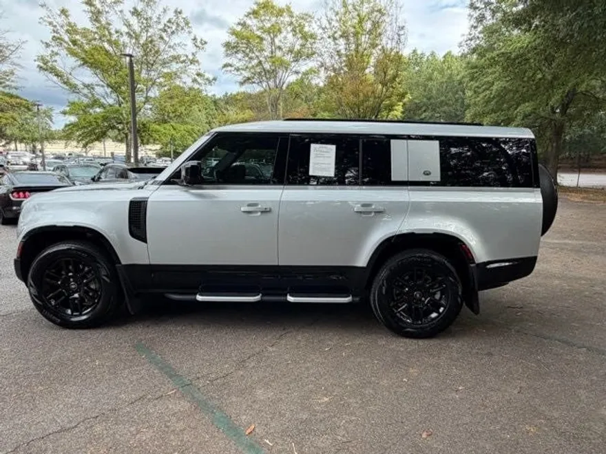 2023 Land Rover Defender 130 X-Dynamic SE photo 1