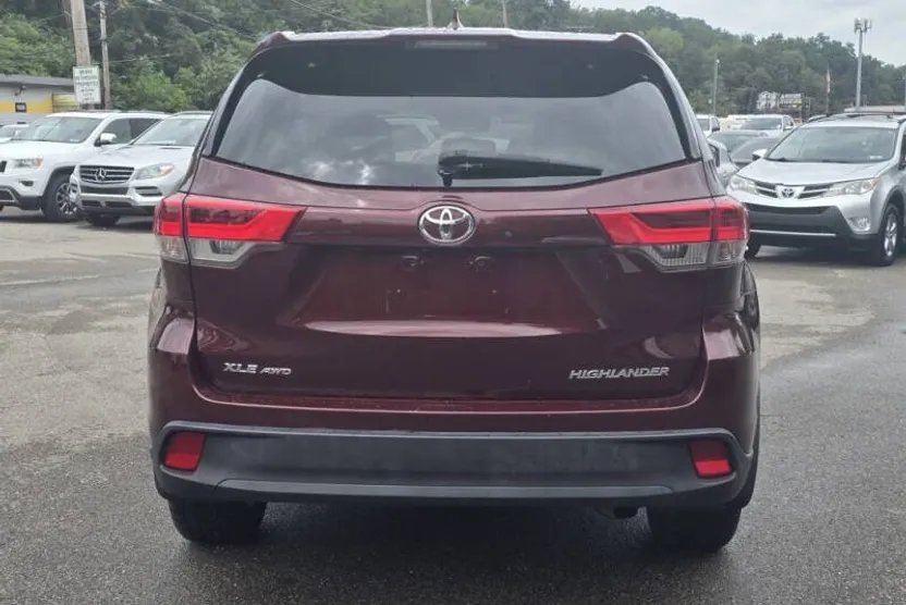 2018 Toyota Highlander SE photo 1