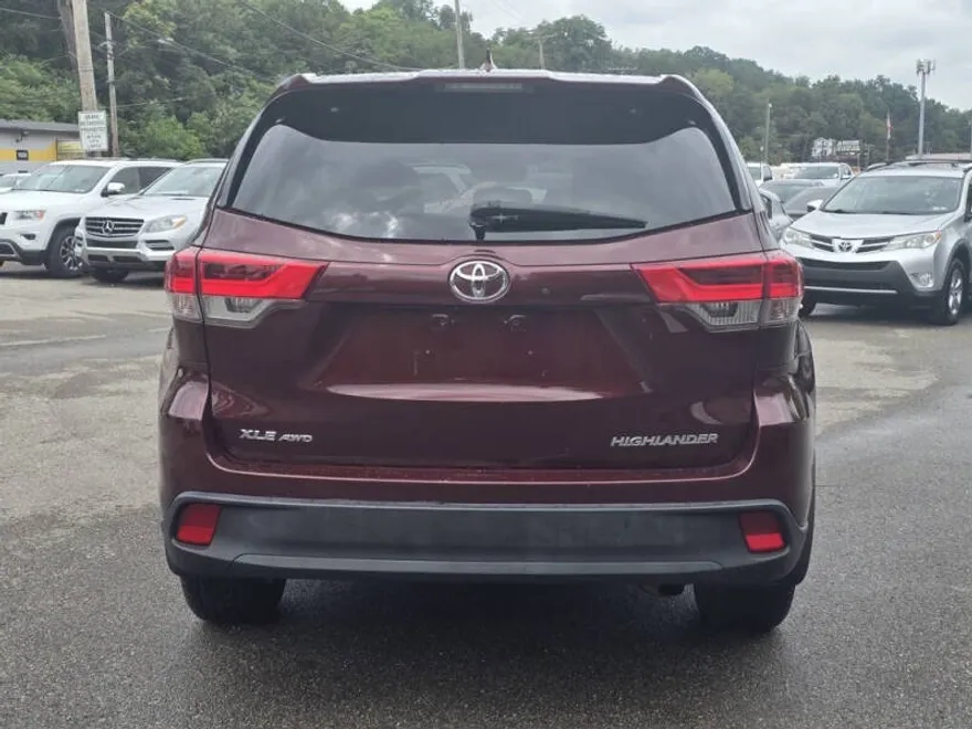 2018 Toyota Highlander SE photo 1