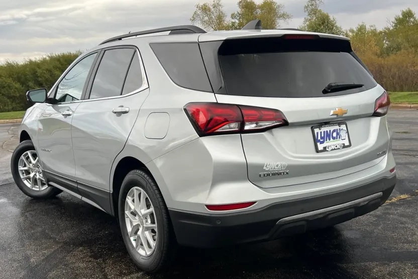 2022 Chevrolet Equinox LT photo 1