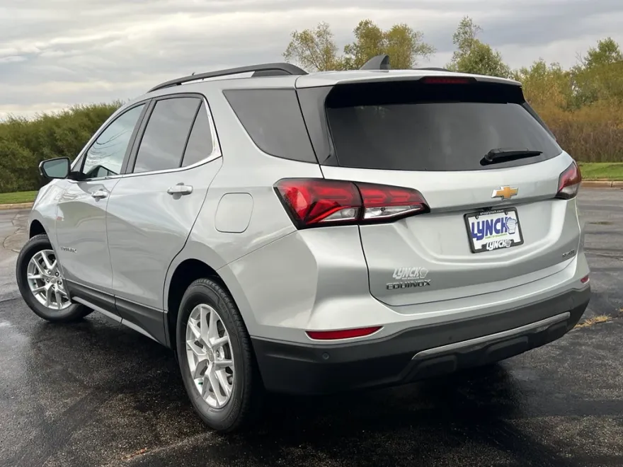 2022 Chevrolet Equinox LT photo 1