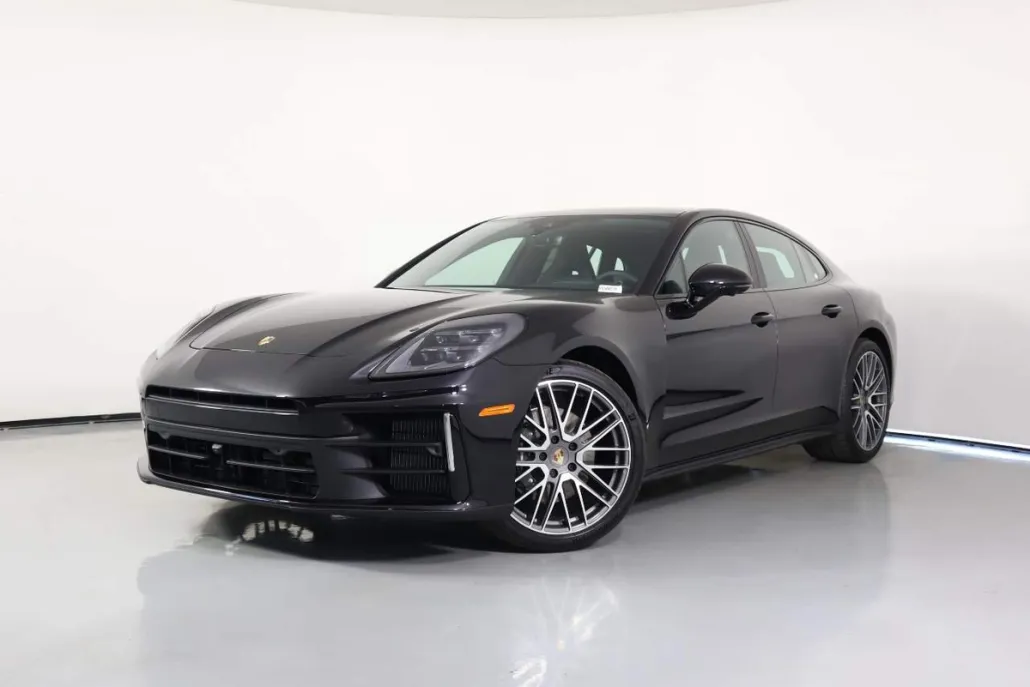 2025 Porsche Panamera 4 photo 1
