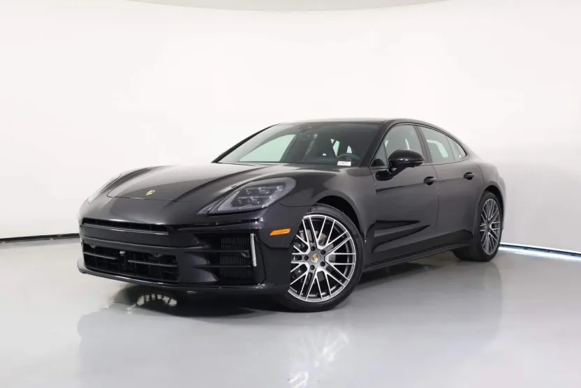2025 Porsche Panamera 4 photo 1
