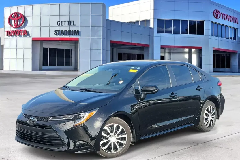 2025 Toyota Corolla LE photo 1