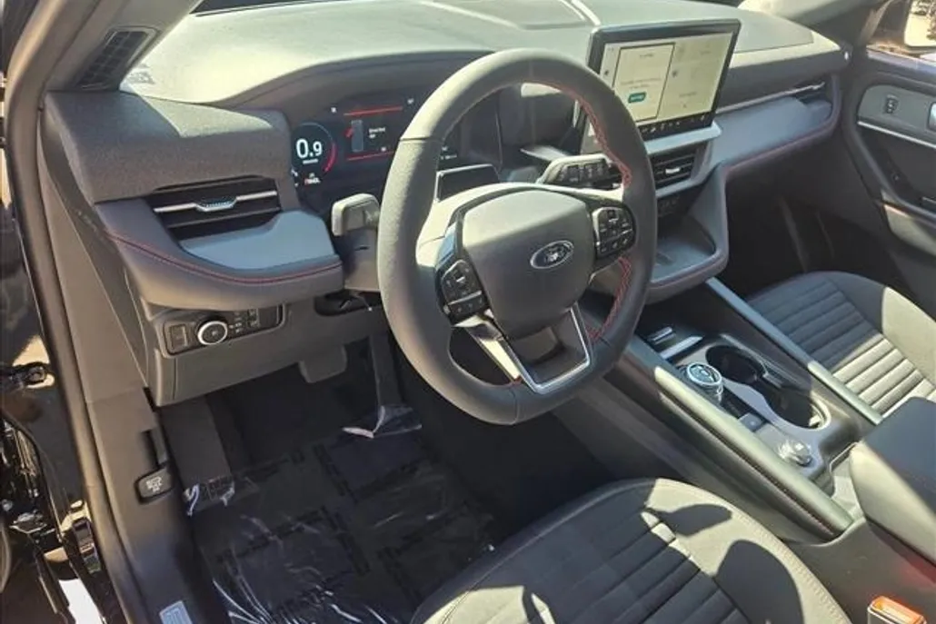2025 Ford Explorer ST-Line photo 1