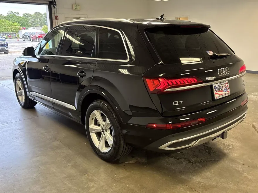 2023 Audi Q7 Premium Plus photo 1