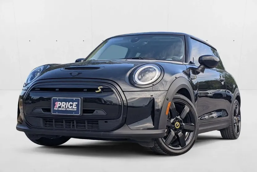 2024 Mini Cooper 2 Door Hardtop SE photo 1