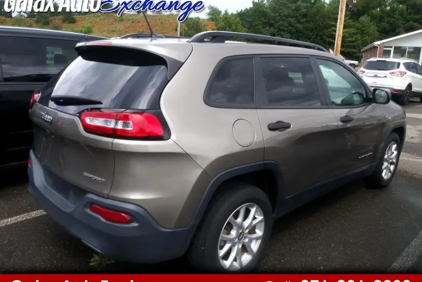 2016 Jeep Cherokee Sport photo 1