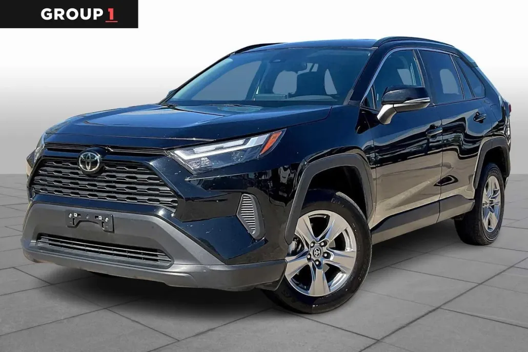 2024 Toyota RAV4 XLE photo 1