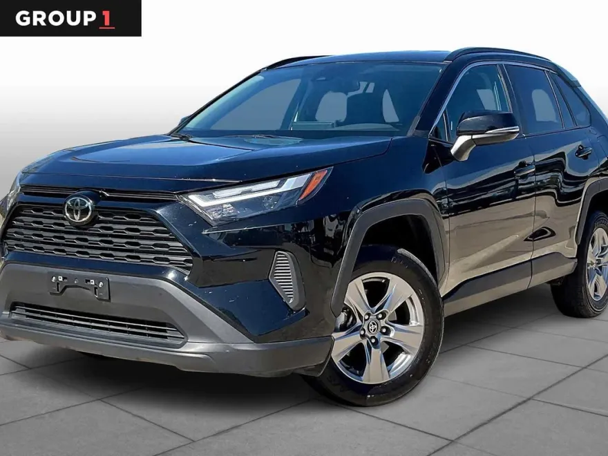 2024 Toyota RAV4 XLE photo 1