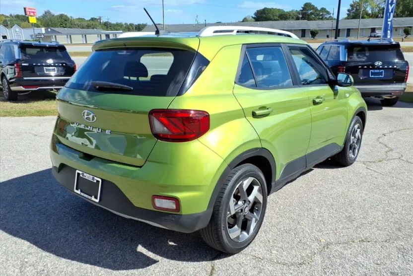 2024 Hyundai Venue SEL photo 1