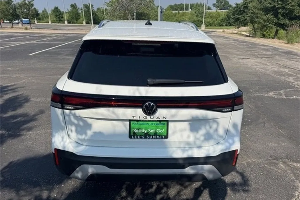 2025 Volkswagen Tiguan S photo 1