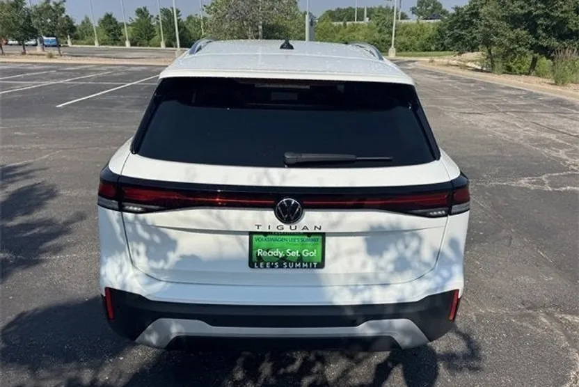 2025 Volkswagen Tiguan S photo 1