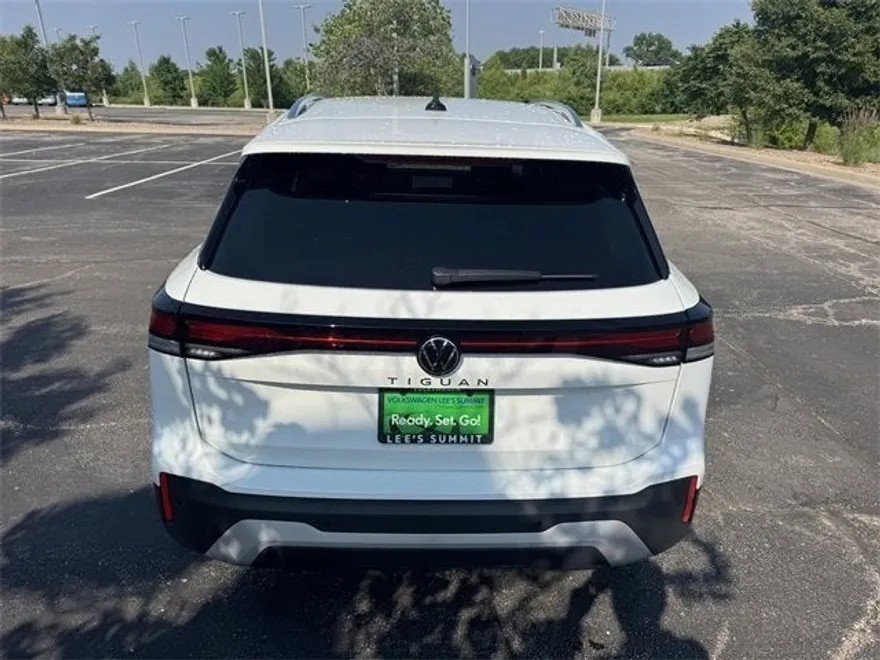 2025 Volkswagen Tiguan S photo 1