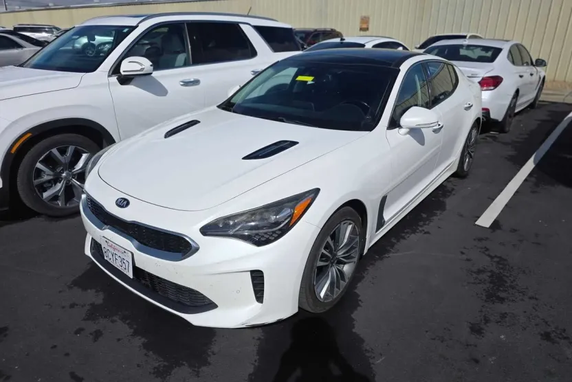 2018 Kia Stinger Premium photo 1